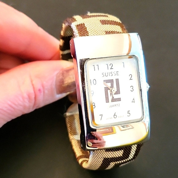 Fabric Bangle Watch + Matching Small Carry Case! - Picture 8 of 13